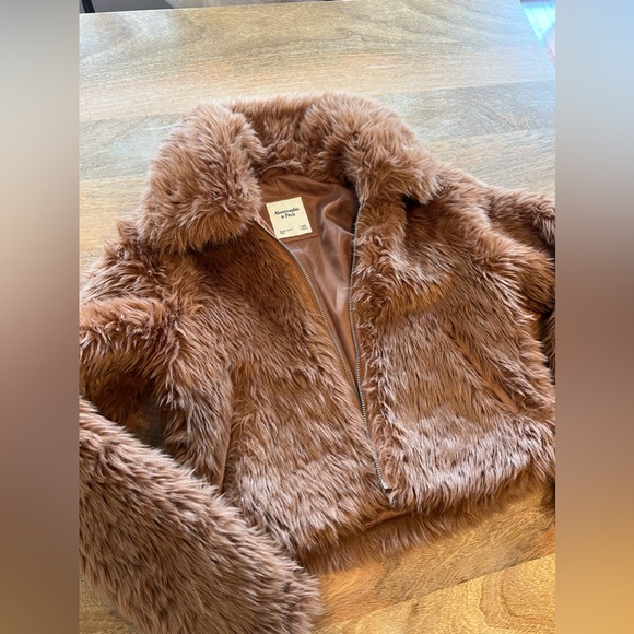 Abercrombie Faux Fur Chestnut Jacket - Picture 1 of 7